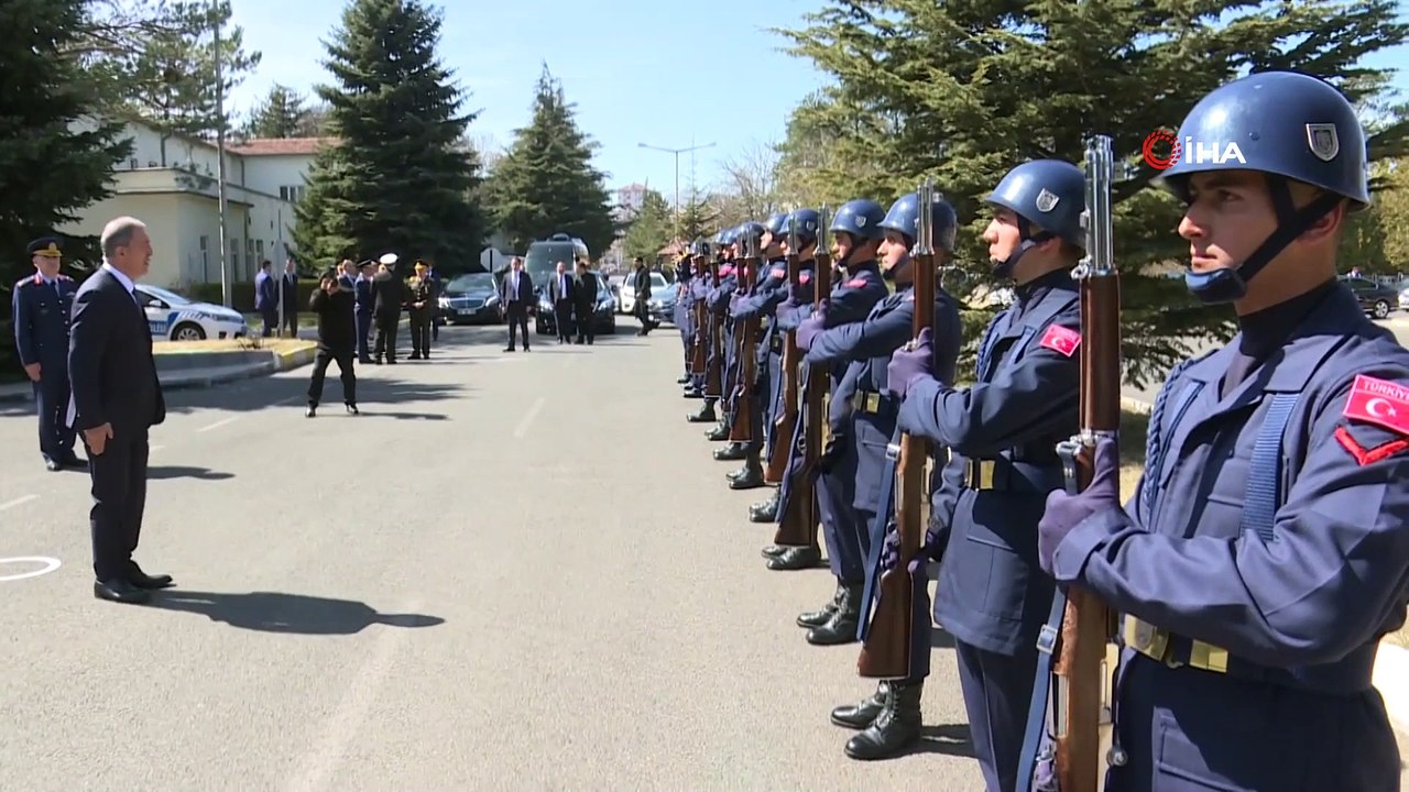 Bakan Akar: “En önemli mücadele konusu teröristlerin içerideki ve dışarıdaki hamileri”