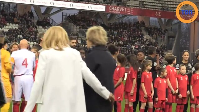 Brigitte Macron, huée et sifflée à Reims !