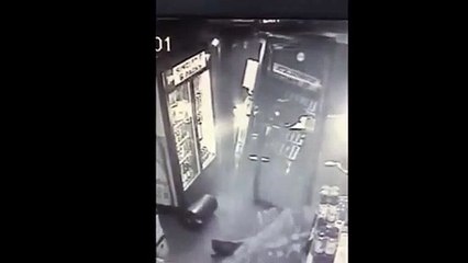 Un automobiliste défonce un commerce en voiture pour prendre des bières