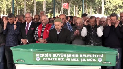 Oğullarının öldürdüğü anne ve babanın cenazeleri toprağa verildi - MERSİN