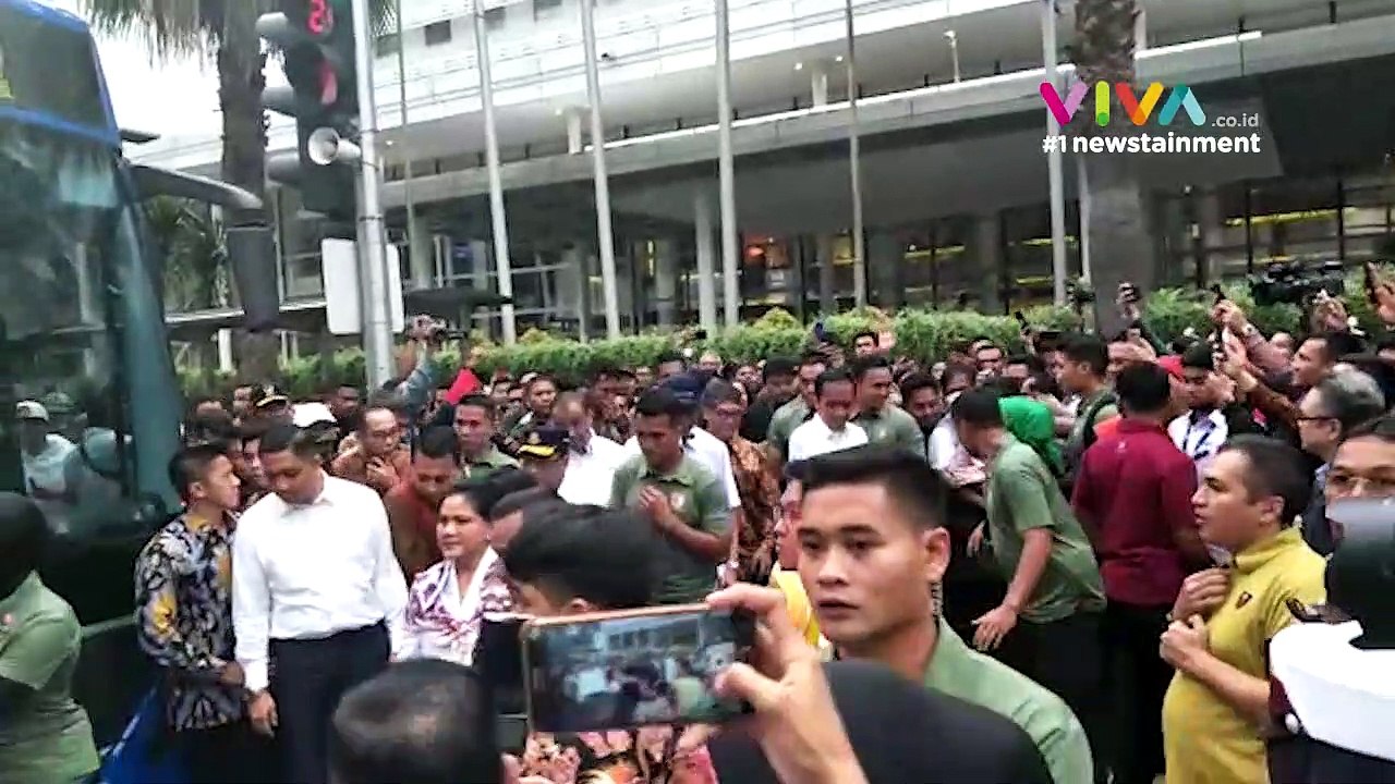 Heboh Jokowi & Iriana Naik Transjakarta Sampai Stasiun MRT