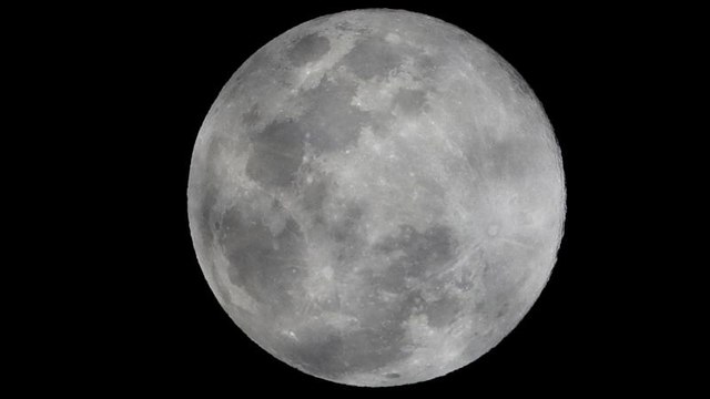 Жители планеты увидели суперлуние