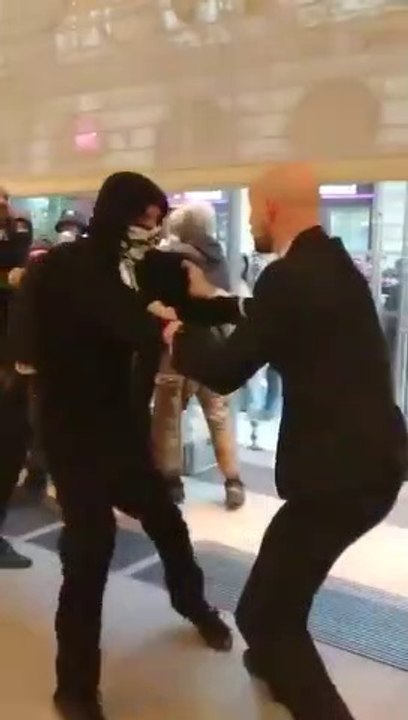 Two vigilantes against thugs (Bordeaux-France)