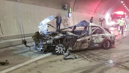 승용차 터널에서 추돌 뒤 화재...차량들 긴급대피 / YTN