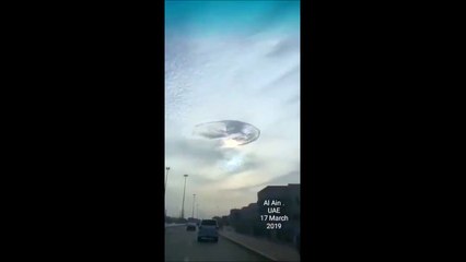 Il pense apercevoir un vaisseau extraterrestre dans le ciel aux Emirats Arabes Unis