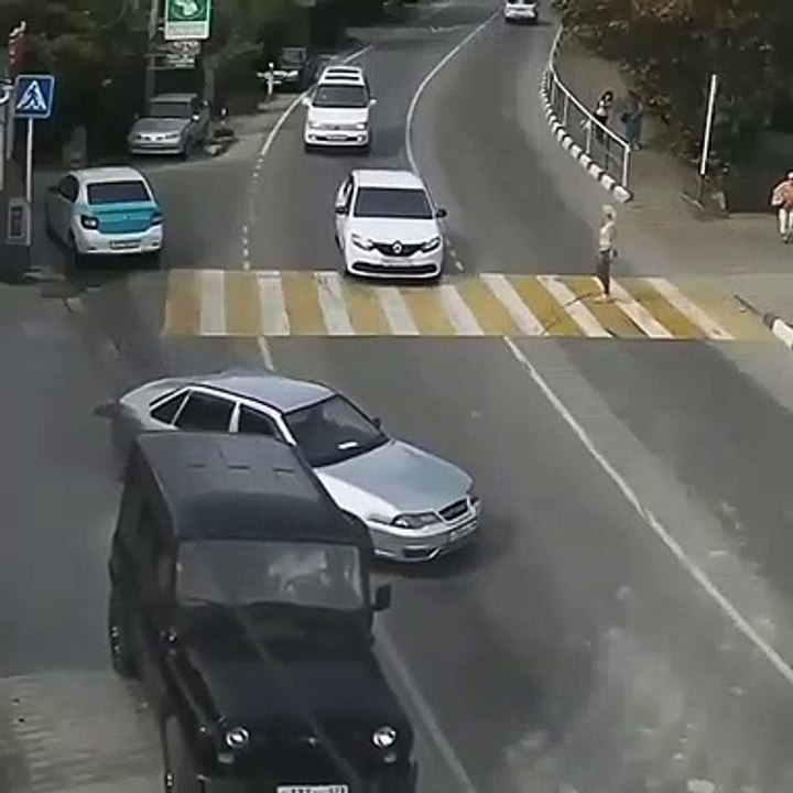 Vous allez assister au pire demi-tour de l'histoire du créneau en voiture