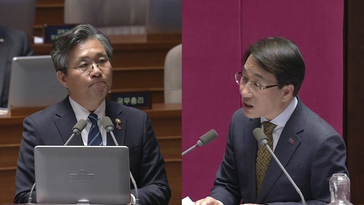 "보수 정권 무능 참사" vs "前 정권에 책임 전가"...여야 포항지진 책임 공방...
