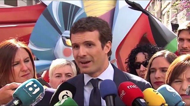 El Govern no retirará los lazos amarillos de la Generalitat