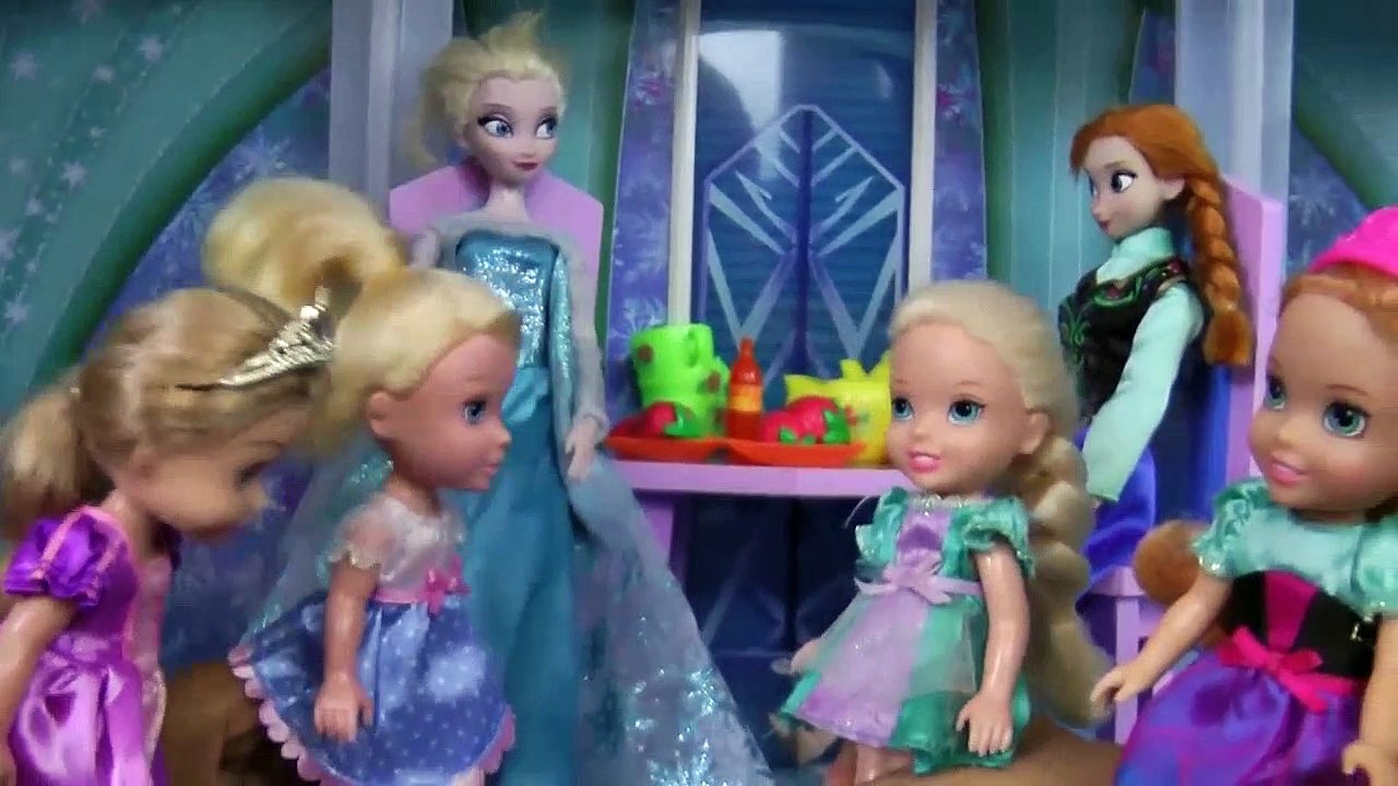 PATINAGE à ELSA de Palais de GLACE ! Elsa et Anna, les tout-petits s'amusent - Jeu