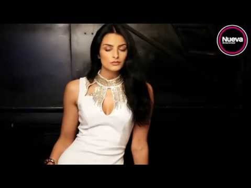 Aislinn Derbez envía un saludo a los lectores de la Revista Nueva