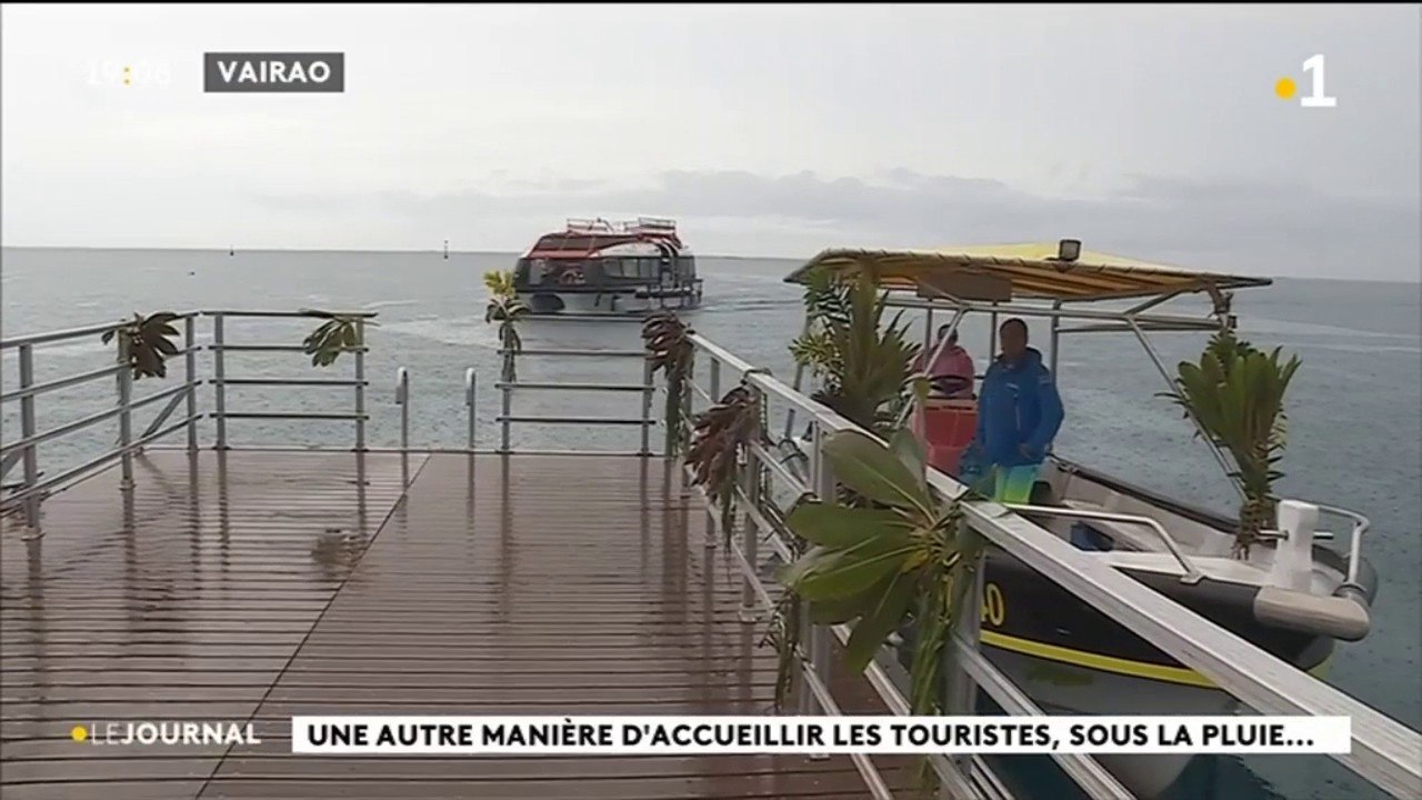 Accueil pluvieux, accueil heureux pour le Gauguin à Vairao