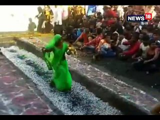 यहां मन्नत पूरी होने के बाद अंगारों पर चलते हैं भक्त-after the fulfillment of the wish, the devotees walk barefoot on fire