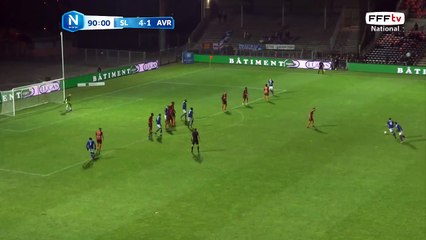 Coup franc qui passe très au-dessus