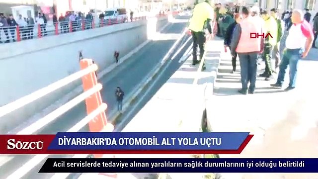 Otomobilin alt yola düşmesi kamerada; yayalar saniyelerle kurtulmuş