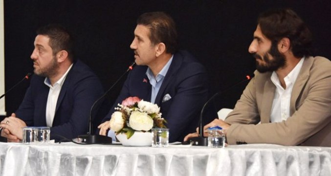 Nihat Kahveci'nin Cuma Namazı Anısı Salondakileri Güldürdü