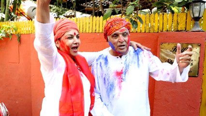Javed Akhtar And Shabana Azmi's Crazy Dance At Holi Party