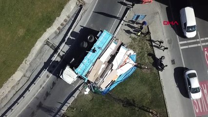 İstanbul- - Tem Bağlantı Yolunda Kamyonun Dorsesi Devrildi, Yol Trafiğe Kapandı