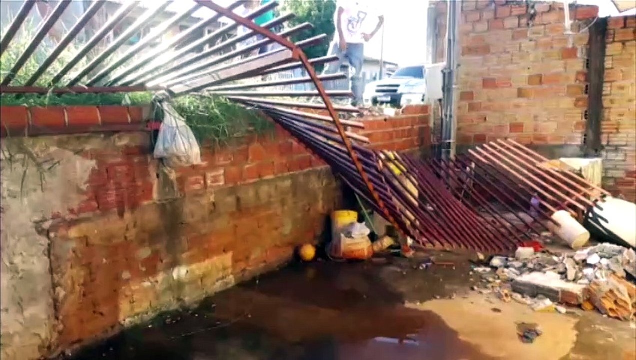 Casa é invadida por veículo no Parque dos Ipês