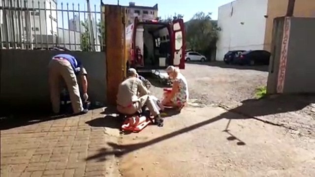 Idosa de 79 anos cai em calçada e precisa ser socorrida no Centro