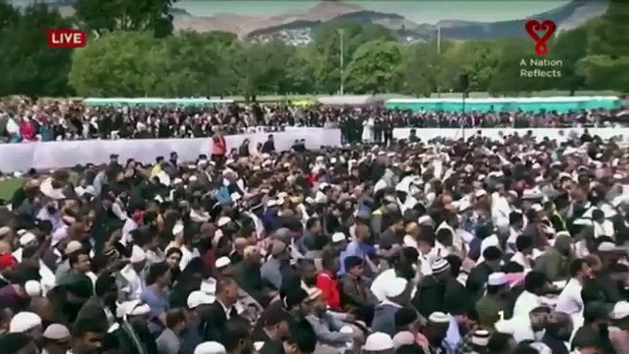 Gjithe qyteti në faljen e xhumas ne zelanden e re-All peaple in the freeday pray in new zeland
