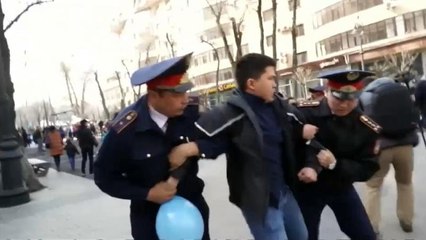 Kazakistan: Astana cambia nome, proteste e arresti