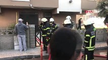 Kocaeli Depoda Çıkan Yangın Bina Sakinlerini Sokağa Döktü