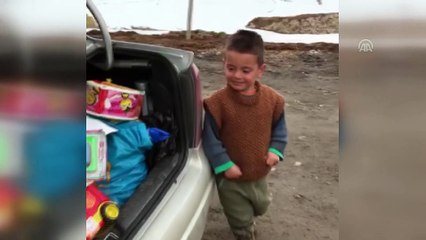 Oyuncak itfaiye aracıyla dünyalar onun oldu - KARS