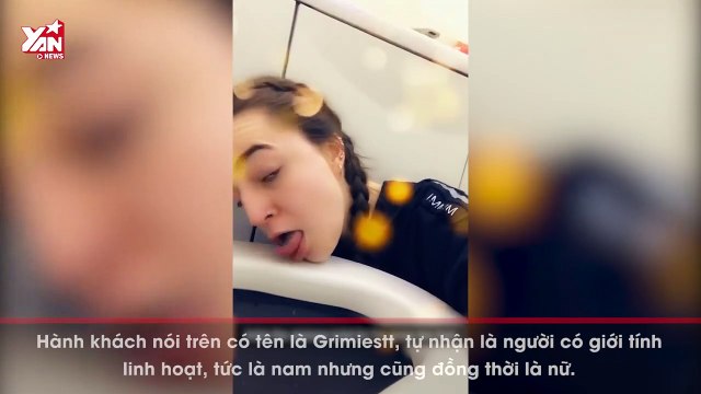 Hành khách gây sốc vì quay video liếm bồn cầu toilet trên máy bay