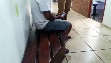 Com celular roubado, homem é levado para a delegacia