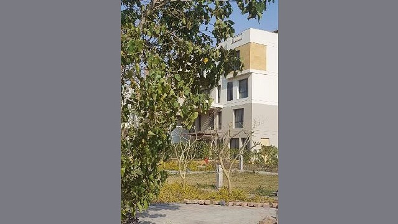 Eastown Duplex with garden with installments prime location