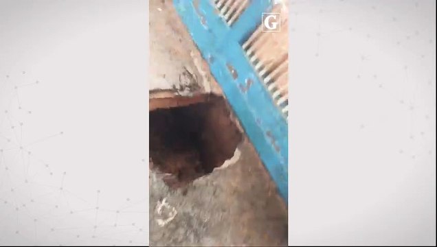 Ressaca atinge asfalto e residências em Jaracaípe