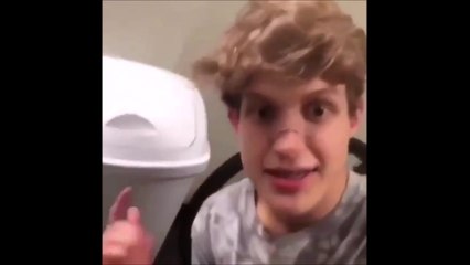 Jouer au basket avec sa tête et une poubelle