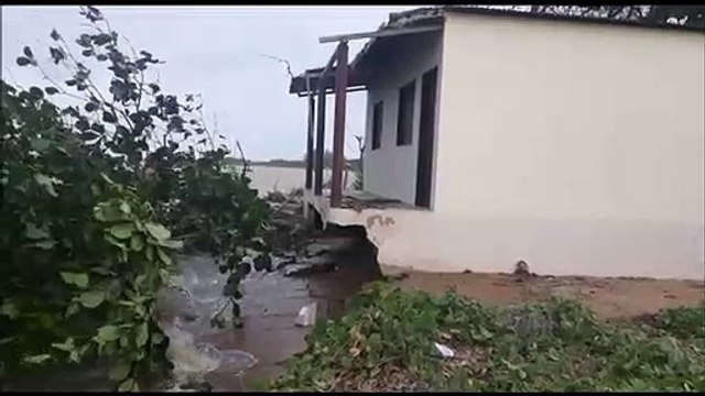 Erosão e avanço do mar em Barra Nova