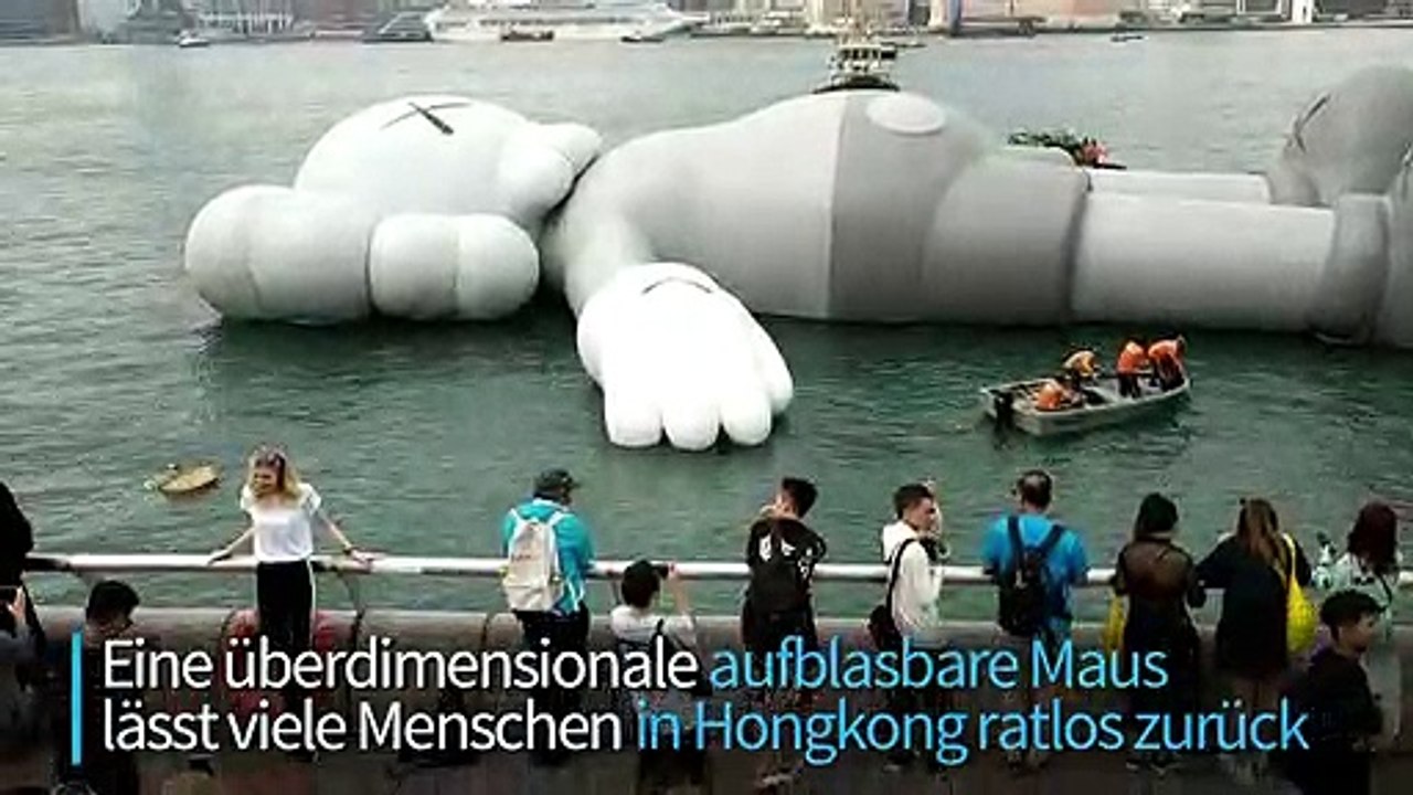 Riesige Plastikmaus dümpelt im Hongkonger Hafen