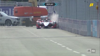 لحظة اصطدام سيارة فيرلاين في الجولة التجريبية لفورمولا E بالصين