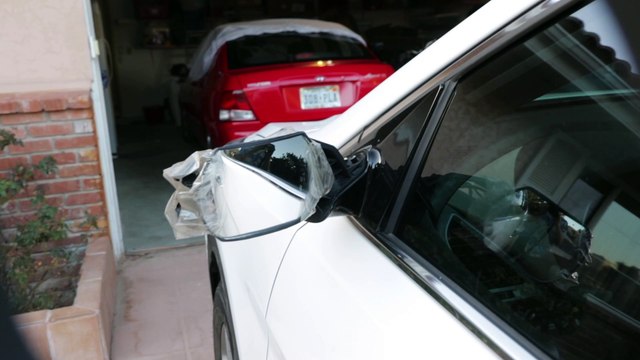 Replacing Side Rear View Mirror of Hyundai Santa Fe Sport 2017.