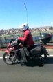 Seyir Halinde Cep Telefonu Kullanan Motosikletli Tehlike Saçtı