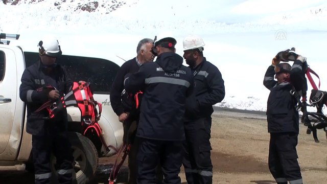 VEDAŞ ekiplerinin karlı dağlardaki zorlu mesaisi - HAKKARİ