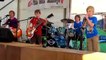Un groupe de gamins de 8 ans joue parfaitement du heavy metal