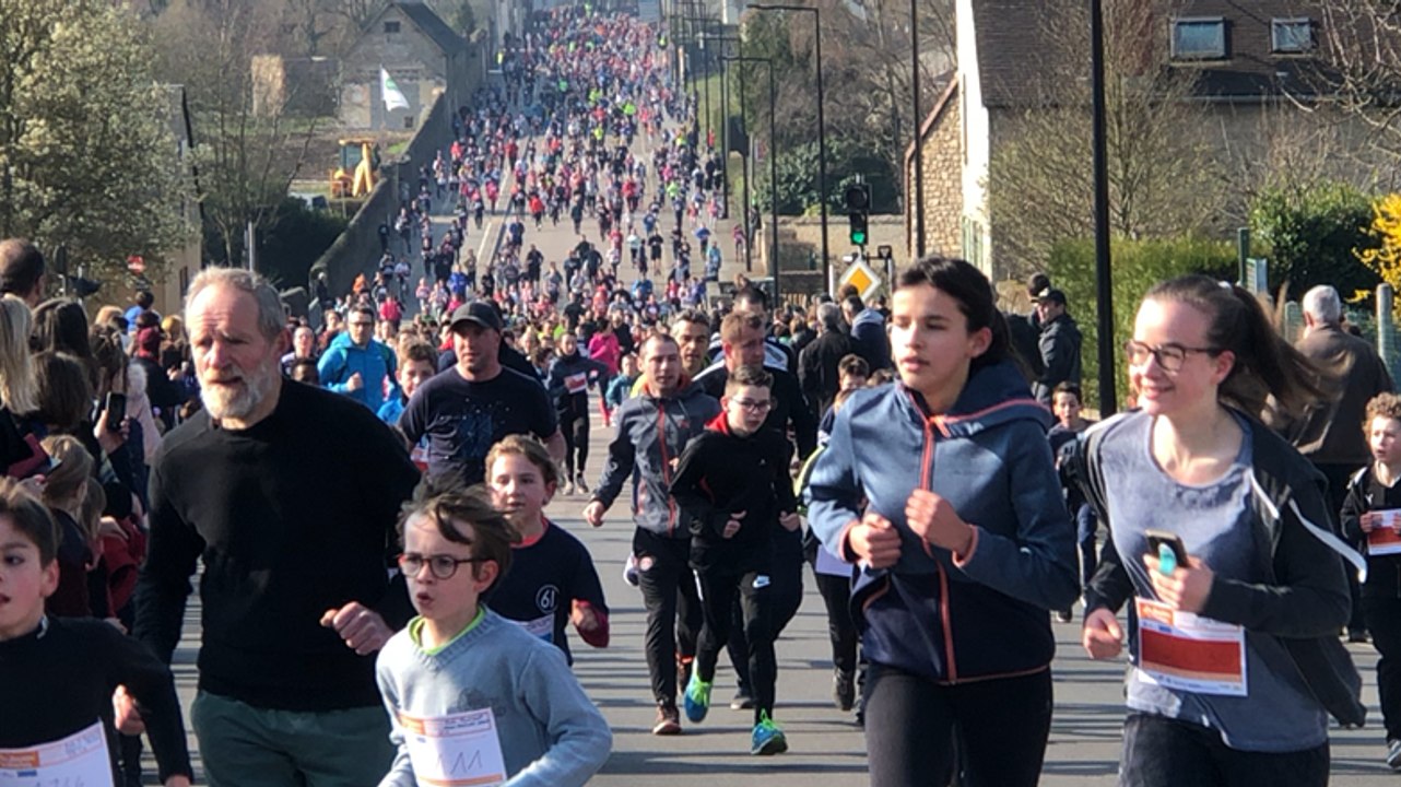 940 jeunes aux Foulées scolaires