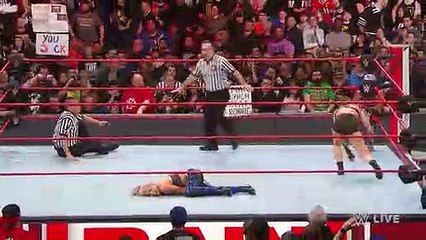 Ronda Rousey goes berserk on security guards_ Raw_(480P)