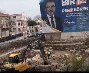 Osmanlı'nın tarihi hamamı, AKP adayının afişinin altında böyle yıkıldı