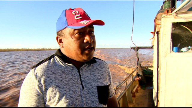 Cyclone Idai: Locals rescue stranded villagers in Mozambique