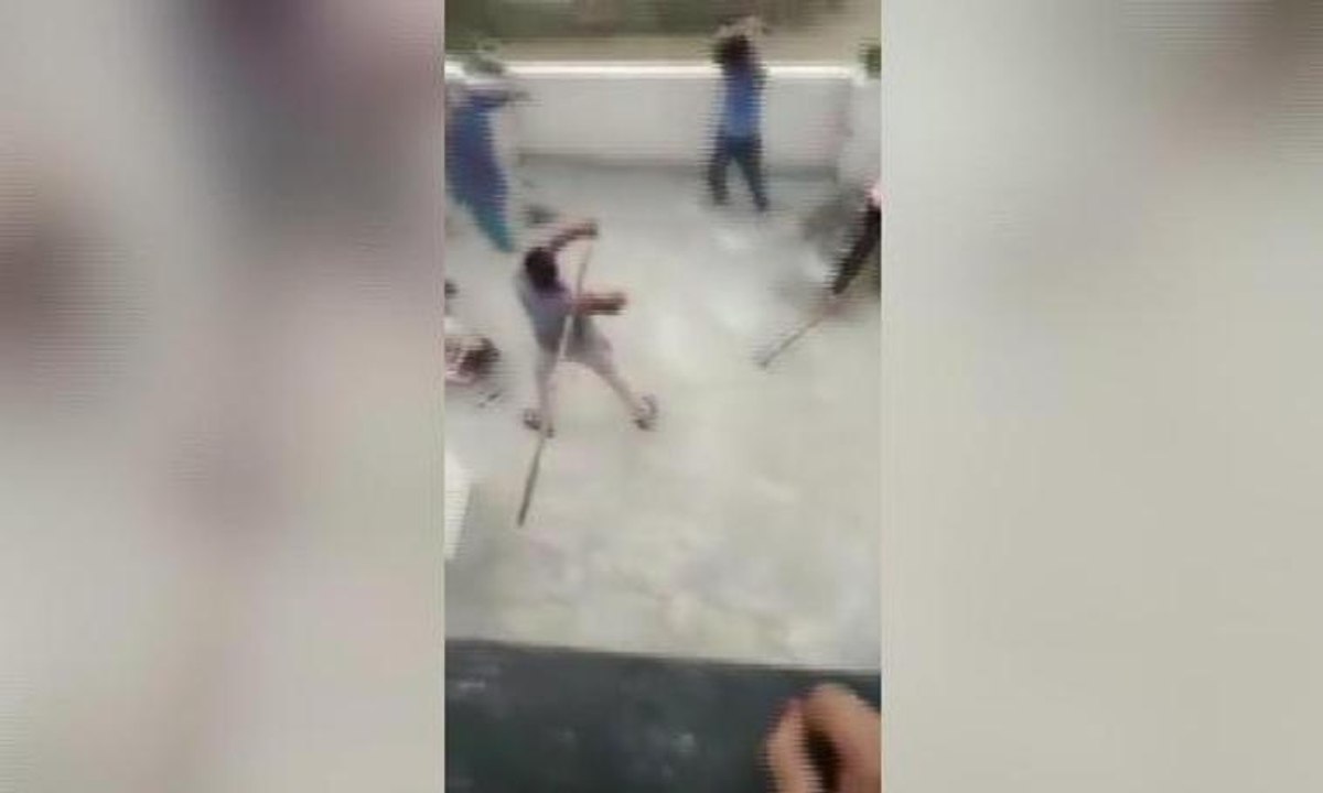 "Pakistan'a dönün" diyerek aileyi ölümüne darp ettiler