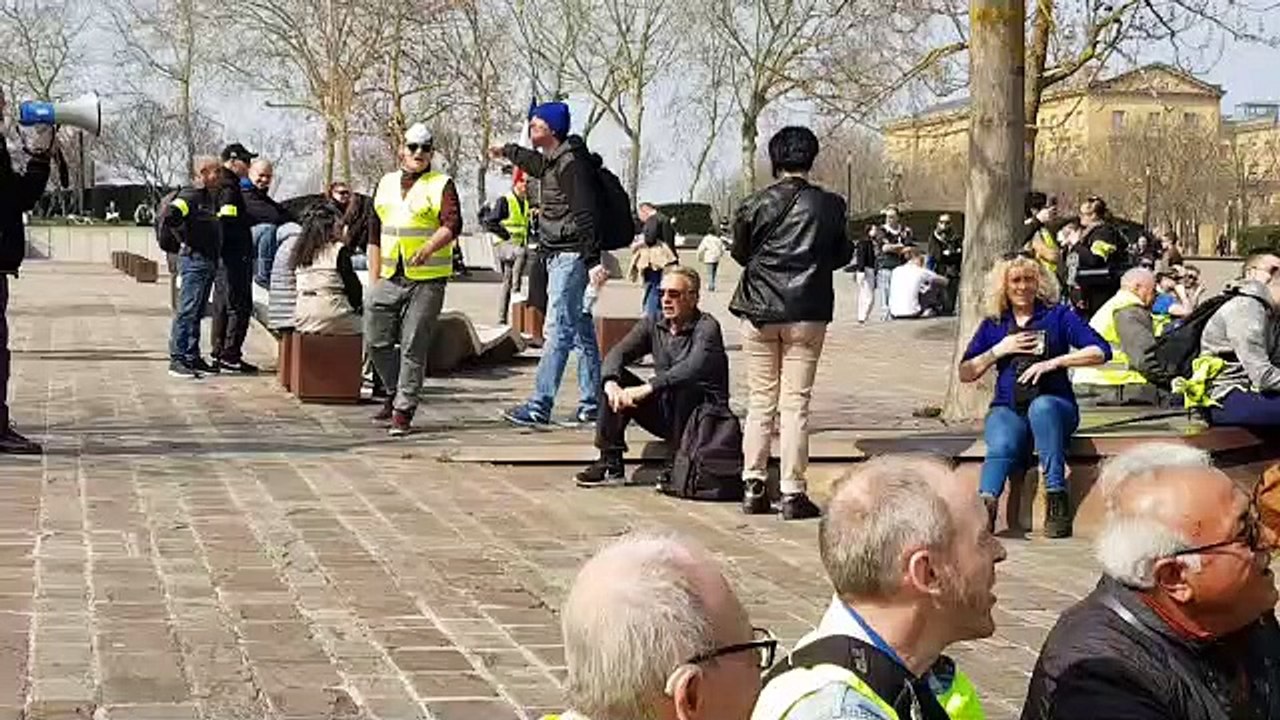 Les premiers gilets jaunes sont sur la place de la République à Metz