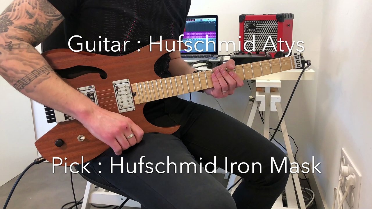 Hufschmid headless guitar + 'Iron Mask' plectrum demo by Julien Lamarre!