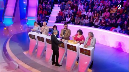 Nagui reçoit un cadeau un peu bizarre...