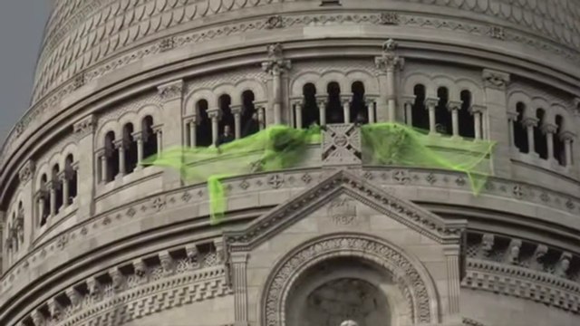 Des gilets jaunes ont fixé un grand filet jaune au sommet de la basilique du Sacré-Cœur