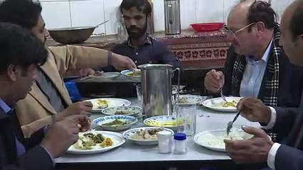 باكستاني يصبح معروفا بسبب شبهه بـ"تيريون لانيستر" في "غيم أوف ثرونز"