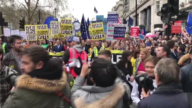 Brexit Konusunda Yeni Referandum Yapılmasını İsteyen Gruplar Yürüyüş Düzenledi (3)